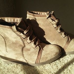 Gorgeous Light Brown Madden Girl Heels